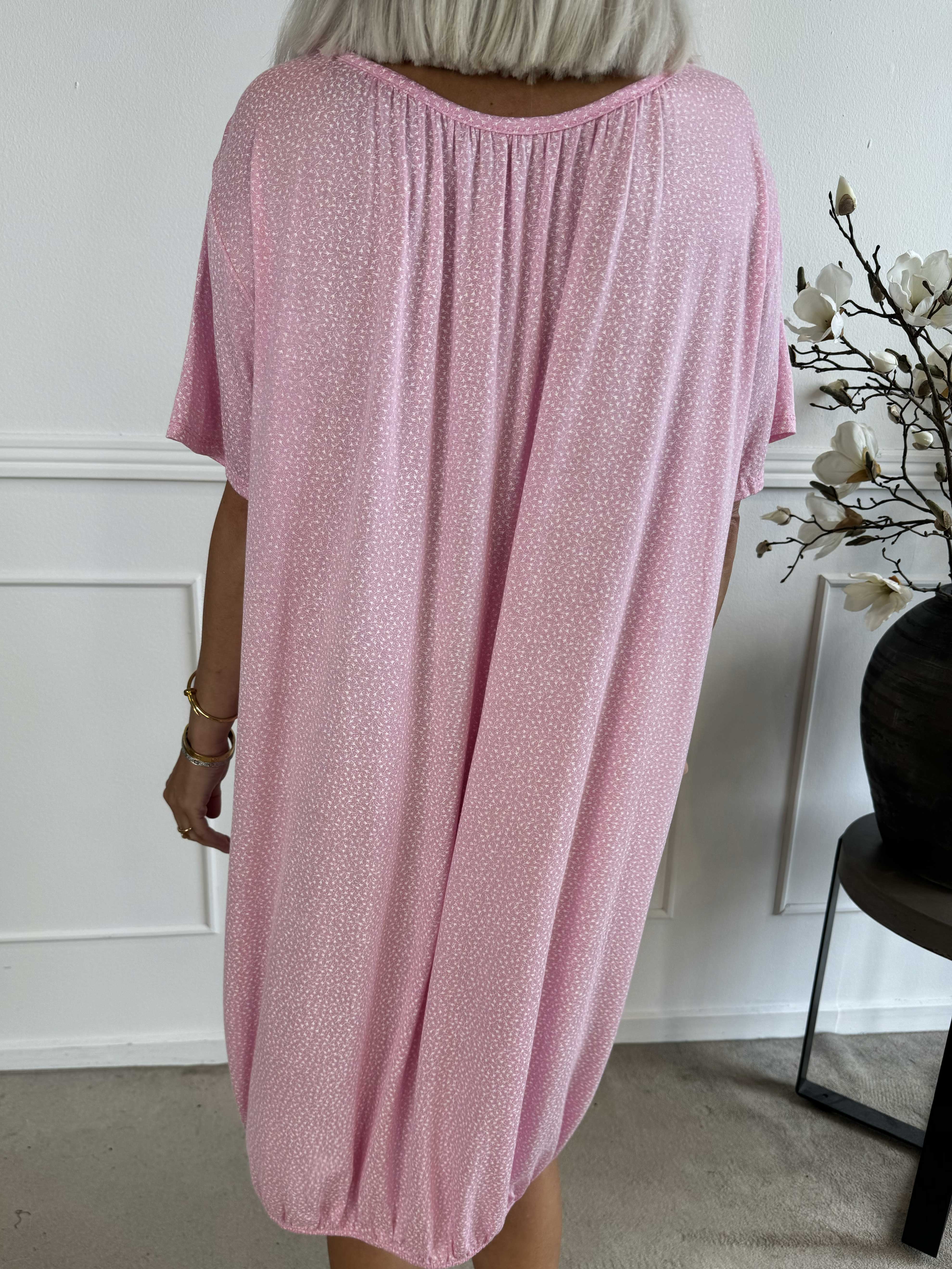 Miracle Flower Dress - Kjole i viskose med elastik forneden